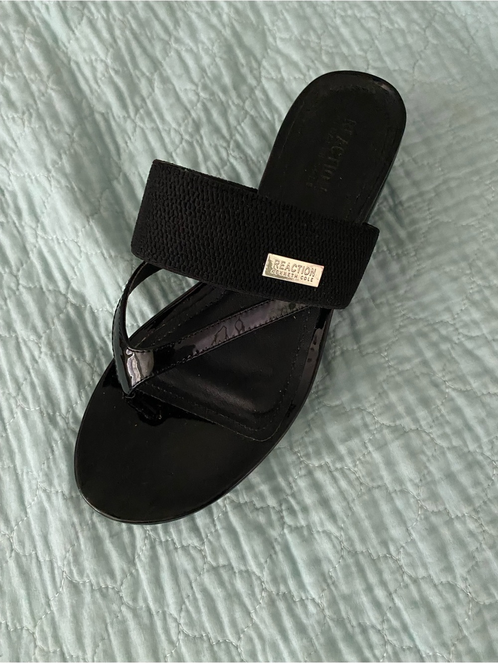 Kenneth Cole Reaction Women's Black Wide-Strap Thong Sandal